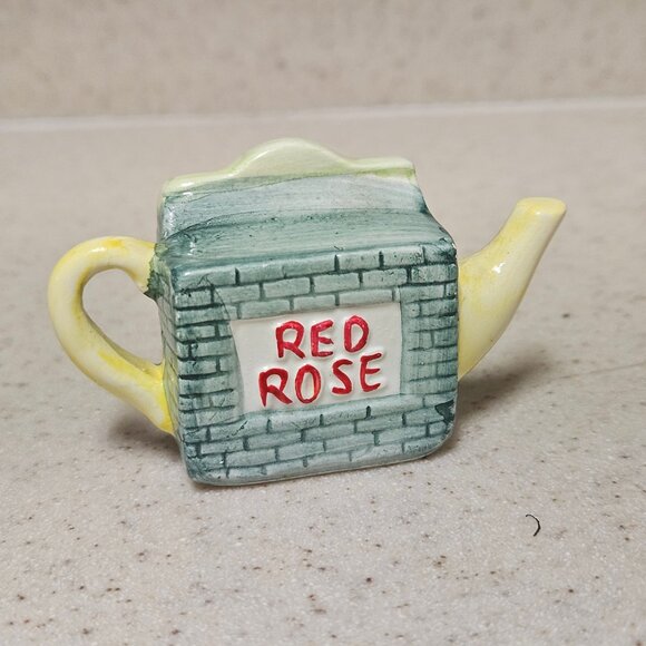 Vintage - 1997 Red Rose Mini Teapots Lot Roseville - Fruit Stand - Picture 2 of 2
